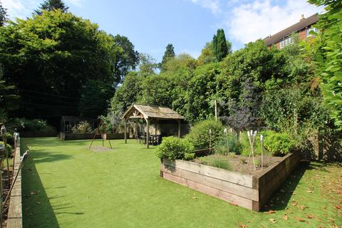 Heron Cottage Hazel Grove, Hindhead, GU26 6BJ