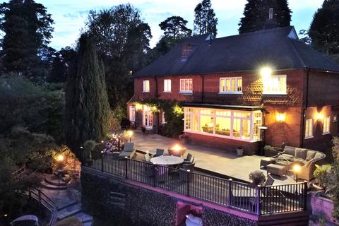 Heron Cottage Hazel Grove, Hindhead, GU26 6BJ