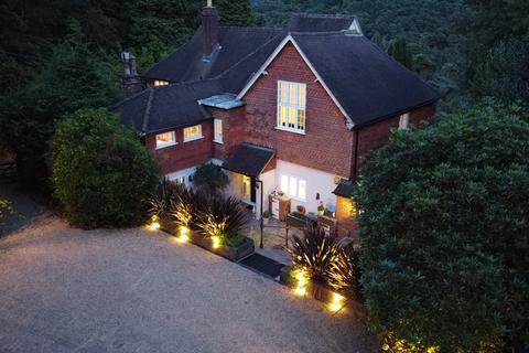 Heron Cottage Hazel Grove, Hindhead, GU26 6BJ