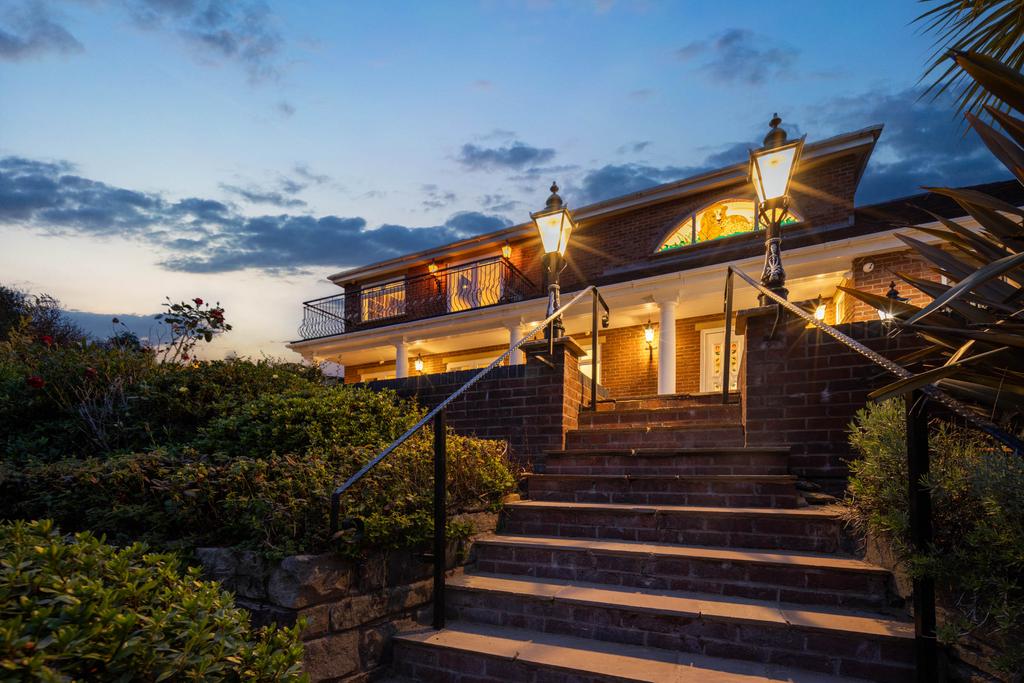 20240817-2055 twilight - The Heights, Bentmeadows,