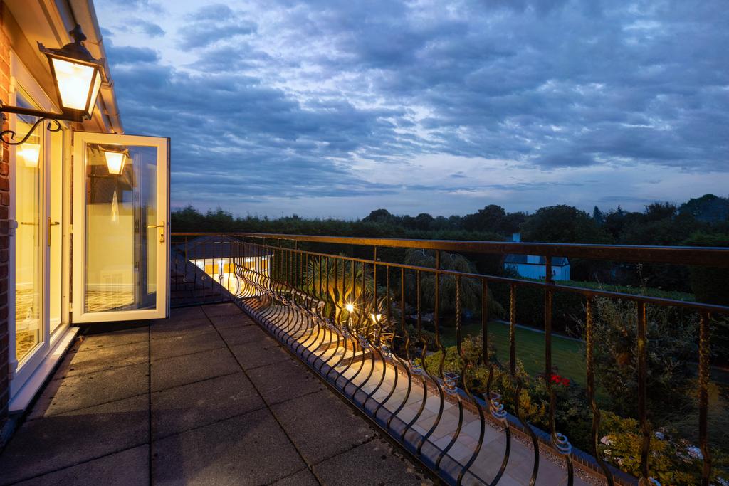 20240817-2102 twilight - The Heights, Bentmeadows,