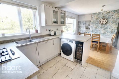 13 Fairway, Northampton, NN2 7JX