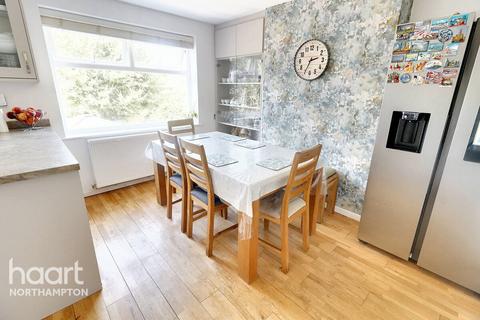13 Fairway, Northampton, NN2 7JX