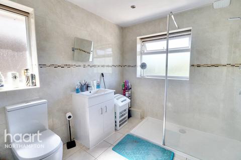 13 Fairway, Northampton, NN2 7JX