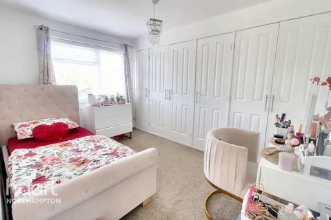 13 Fairway, Northampton, NN2 7JX