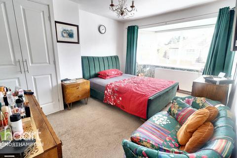 13 Fairway, Northampton, NN2 7JX