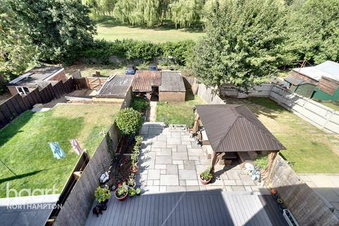 13 Fairway, Northampton, NN2 7JX
