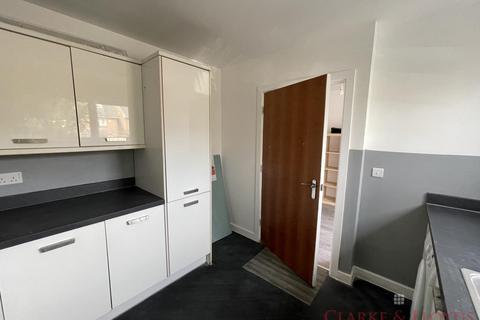 3 bedroom semi-detached house to rent, Barking IG11