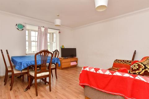 2 bedroom flat for sale, Fennel Close, Maidstone, Kent