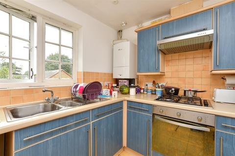 2 bedroom flat for sale, Fennel Close, Maidstone, Kent