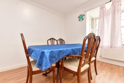 2 bedroom flat for sale, Fennel Close, Maidstone, Kent