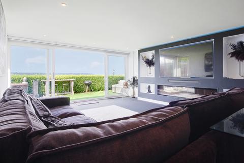 2 bedroom apartment for sale, Chaddesley Glen, Canford Cliffs, Poole, Dorset, BH13