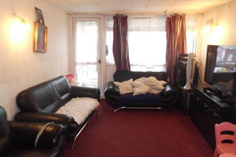 2 bedroom flat for sale, Navestock Crescent, Woodford Green, Essex