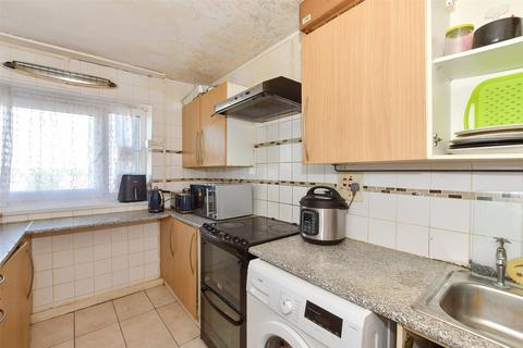 2 bedroom flat for sale, Navestock Crescent, Woodford Green, Essex