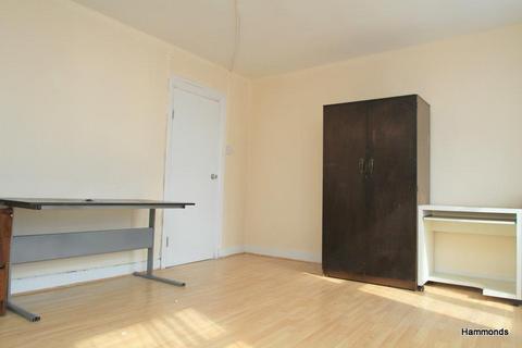 4 bedroom flat to rent, Mile End Road, London