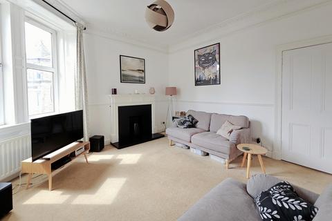 2f2, 1 Dalgety Avenue, Edinburgh, EH7 5UF