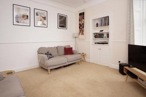 2f2, 1 Dalgety Avenue, Edinburgh, EH7 5UF