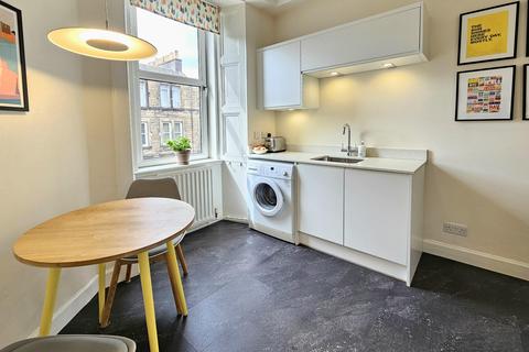 2f2, 1 Dalgety Avenue, Edinburgh, EH7 5UF