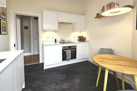 2f2, 1 Dalgety Avenue, Edinburgh, EH7 5UF