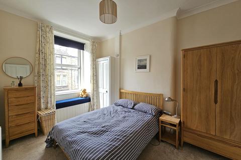 2f2, 1 Dalgety Avenue, Edinburgh, EH7 5UF
