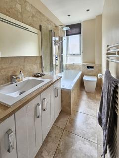 2f2, 1 Dalgety Avenue, Edinburgh, EH7 5UF