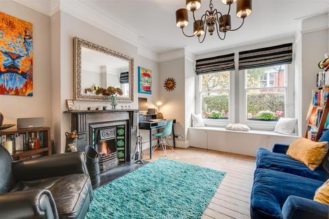 2 bedroom flat for sale, Lavenham Road, London