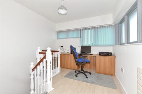 73 Chichester Road, Sandgate, Folkestone, CT20 3BP