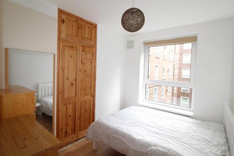 3 bedroom flat to rent, East Street, London