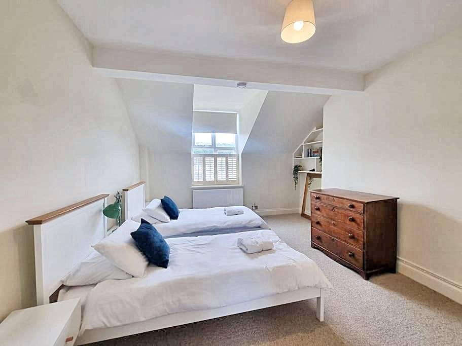 Twin Bedroom