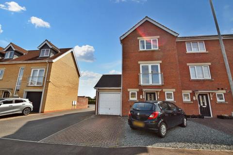 3 bedroom end of terrace house for sale, Buckminster Drive, Skegness, PE25