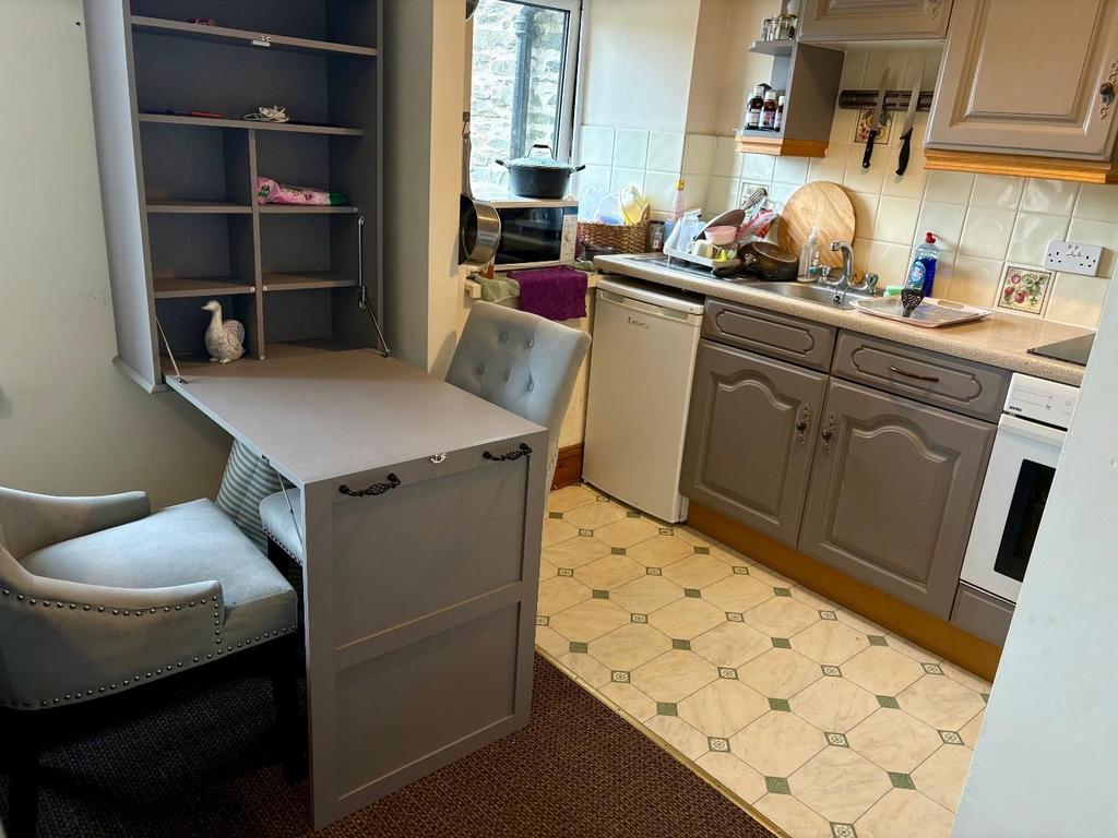 Kitchen 2.jpg