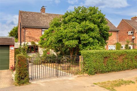 3 bedroom semi-detached house for sale, Bush Close, Toddington, Bedfordshire, LU5