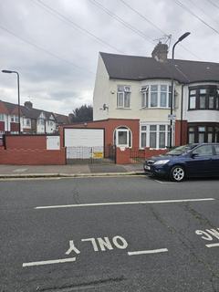 3 bedroom end of terrace house for sale, E10 6LA