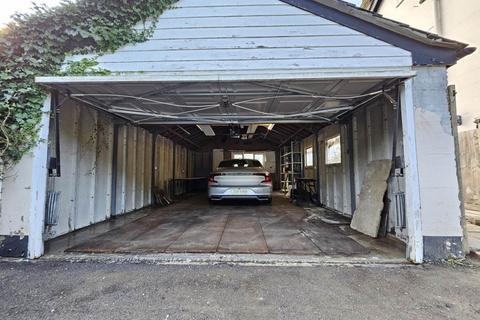 Garage to rent, London Road, Epsom