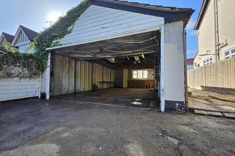 Garage to rent, London Road, Epsom