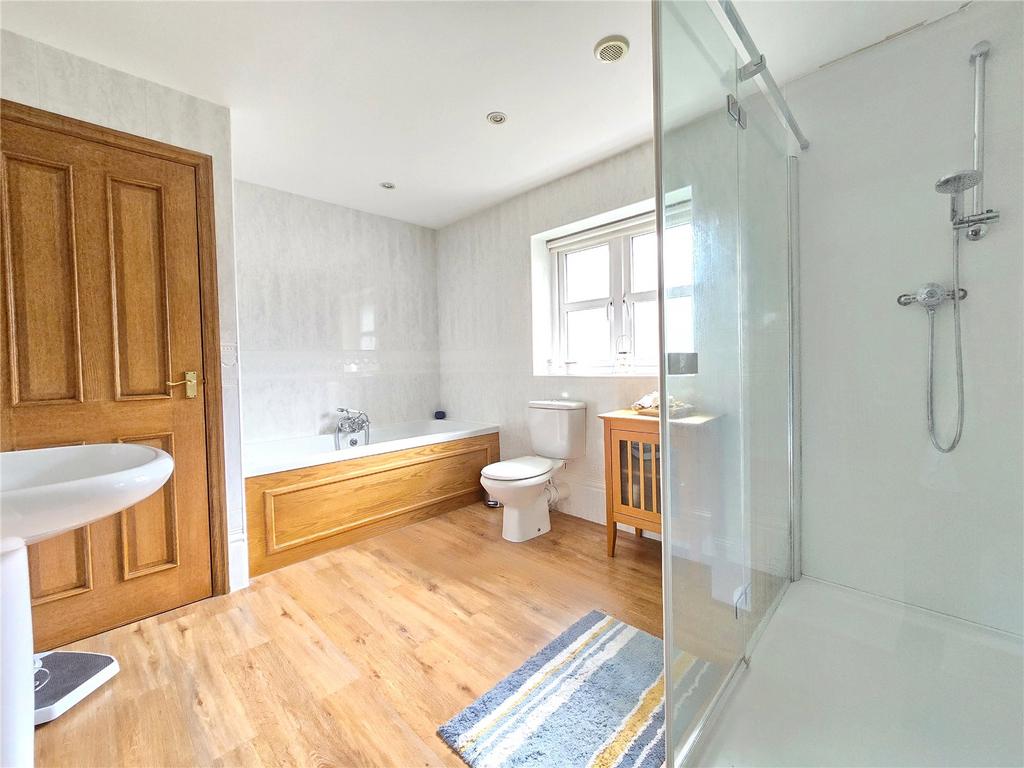 4-Pc Family Bathroom
