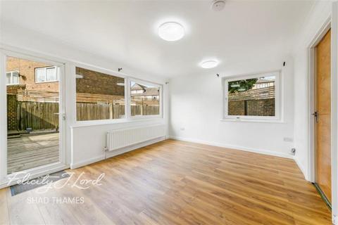 4 bedroom end of terrace house to rent, Southwark Park Road, SE16