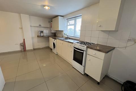 Studio to rent, North Road, Purfleet-on-Thames RM19