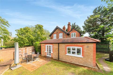 3 bedroom detached house for sale, Old Watercress Walk, Carshalton Village, SM5