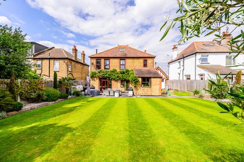 4 bedroom detached house for sale, Eastwood Lane South, Westcliff-on-sea, SS0