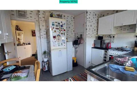 2 bedroom flat to rent, Gainsford Avenue, Clacton-on-Sea, CO15 5AS