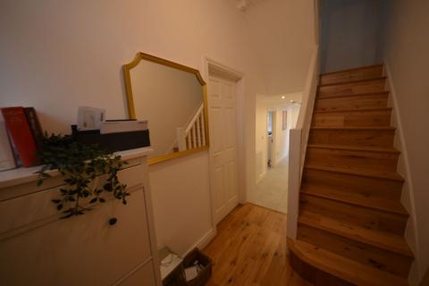 1 bedroom in a house share to rent, Andalus Road, Clapham North SW9