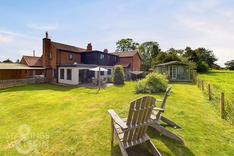 4 bedroom semi-detached house for sale, Halvergate Road, Freethorpe, Norwich