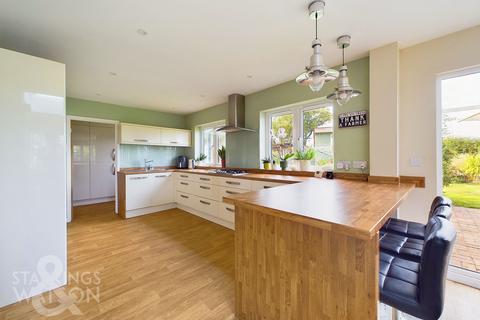 4 bedroom semi-detached house for sale, Halvergate Road, Freethorpe, Norwich