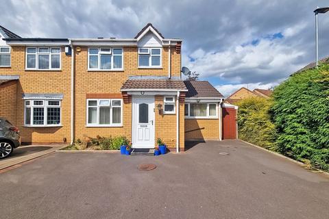 4 bedroom semi-detached house for sale, Honeybourne Way, Willenhall