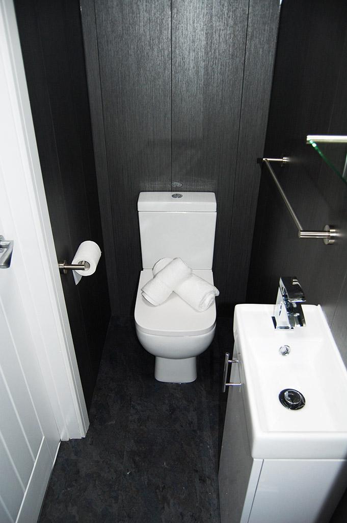 Room 1 En-suite 1.2