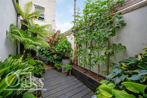 3 bedroom detached house for sale, Danbrook Road, Streatham