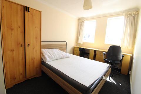 2 bedroom flat to rent, St Anne's Court, Jute Street, AB24