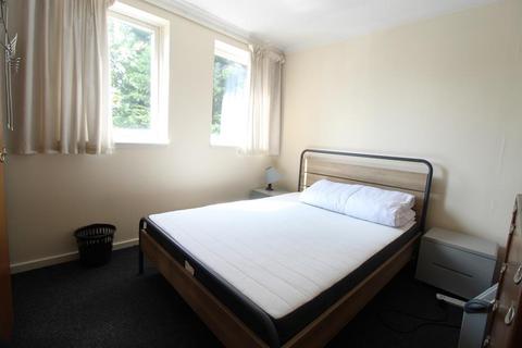 2 bedroom flat to rent, St Anne's Court, Jute Street, AB24