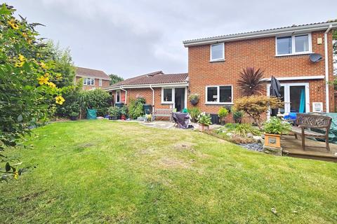 3 bedroom detached house for sale, Dandelion Close, Gosport PO13